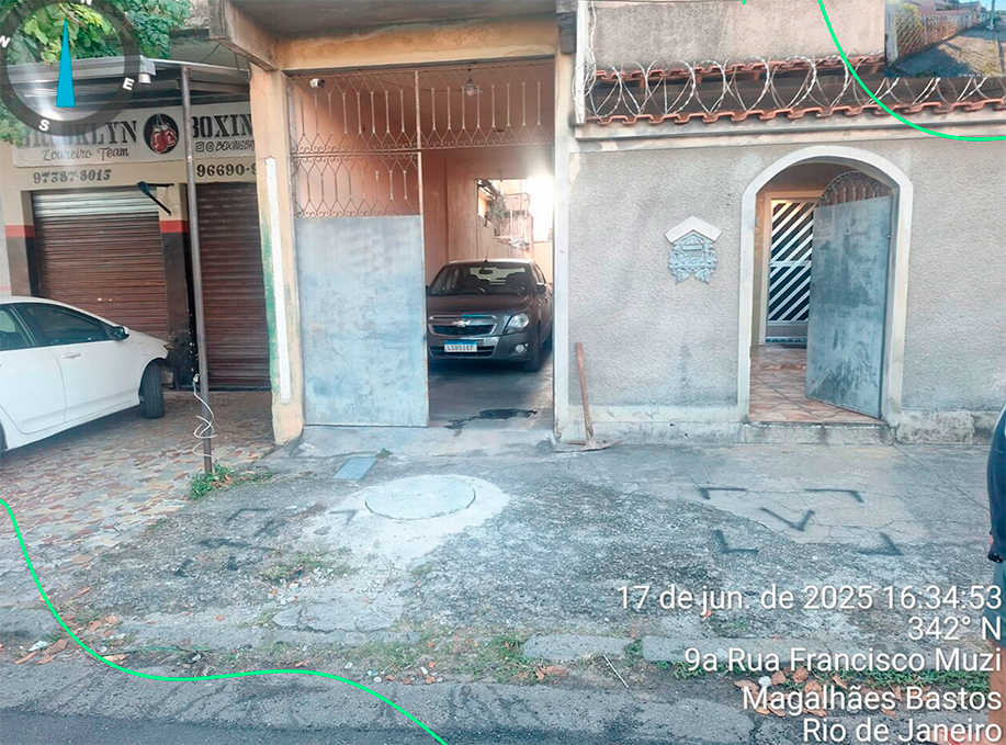 Imagem dos pontos suspeitos de vazamentos identificados através do 4Fluid da Stattus4, registrada pela equipe da Rio+, mostrando o chão assinalado para manutenção.